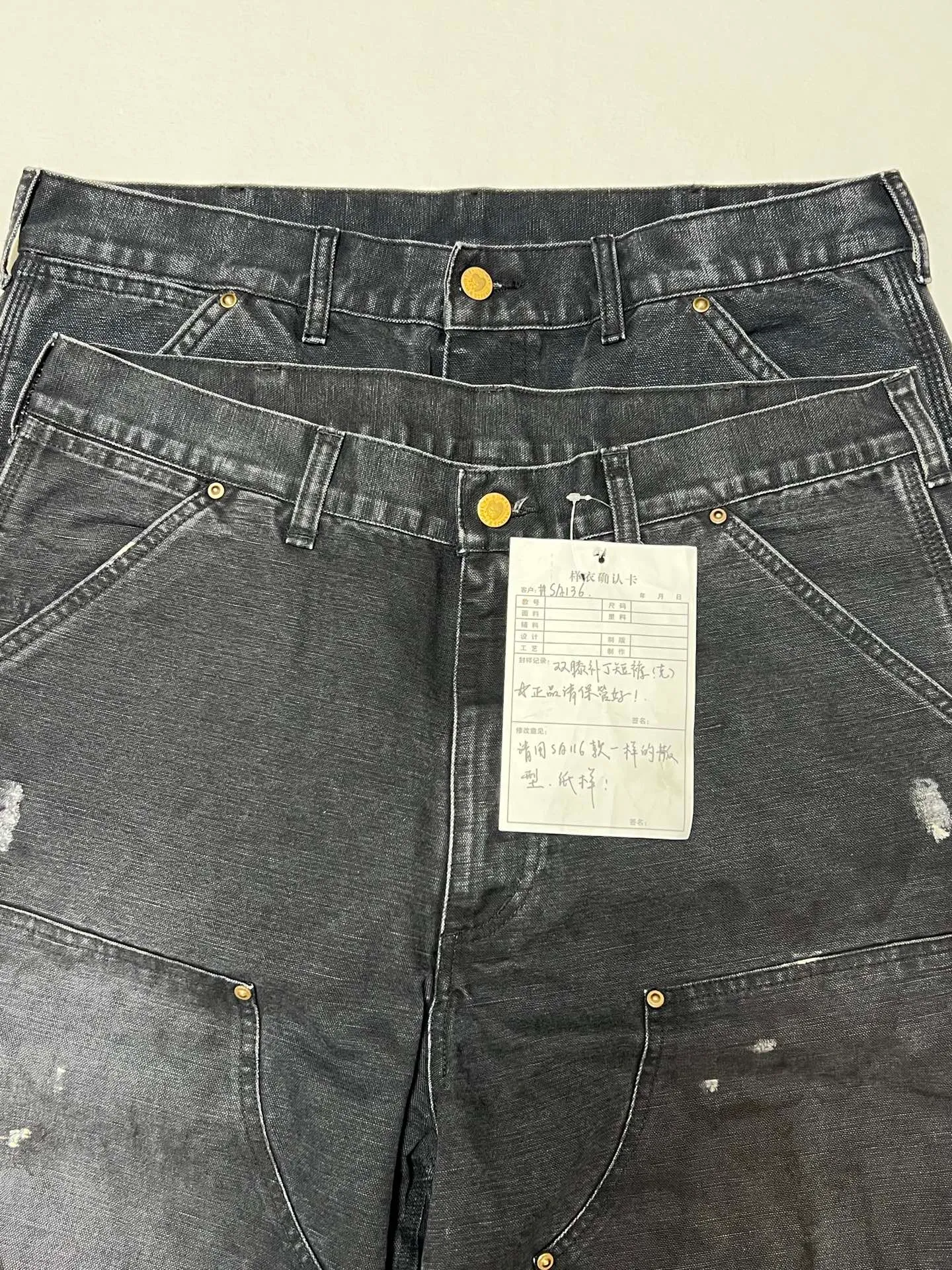 Original proofing SAINT Mxxxxxx DOUBLE KNEE SHORTS/BLK Knee patches splashed with ink, washed and damaged denim shorts. Washed black S-XL. Custom woven and dyed denim fabric with clear texture. Heavy washing and water fading to create local mottled fading/hole effects. Artificial distressing to simulate natural wearing marks. VINTAGE sense. Original consistent damage treatment. Hand splashed ink and paint. Original consistent wash mark/pocket mark. Double knee patches. Rivet reinforcement. Improve functionality while enhancing design